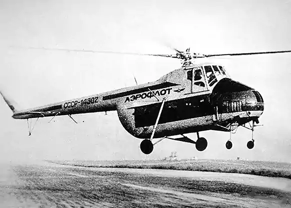 Вертолет МИ-4 на Мангышлаке (Мангистау) начало 1970-х годов.