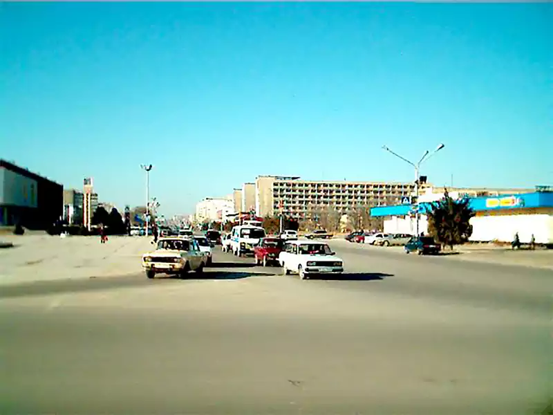 Перекресток возле гостиницы Актау в городе Актау (Шевченко)
