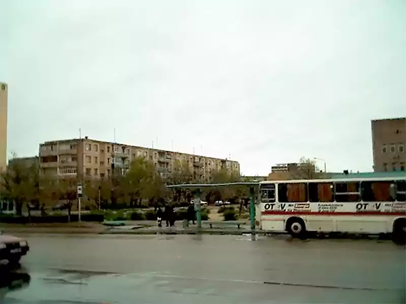 Остановка общественного транспорта в 7 микрорайоне города Актау (Шевченко)