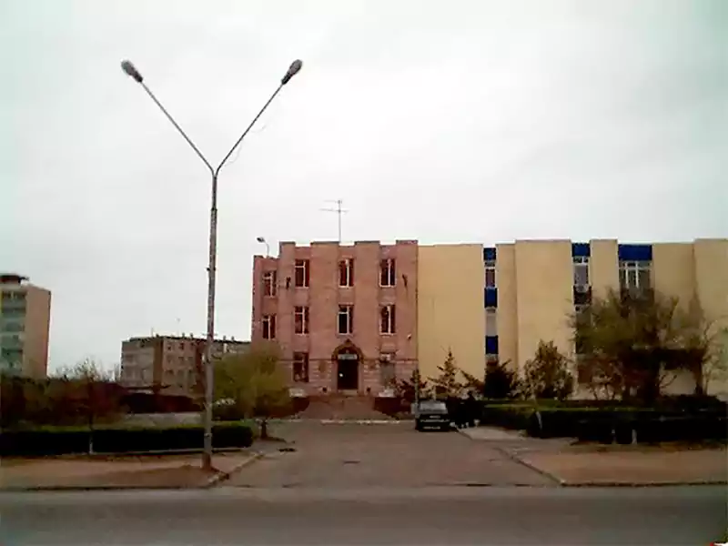 Вид на здание в 9 микрорайоне города Актау (Шевченко)