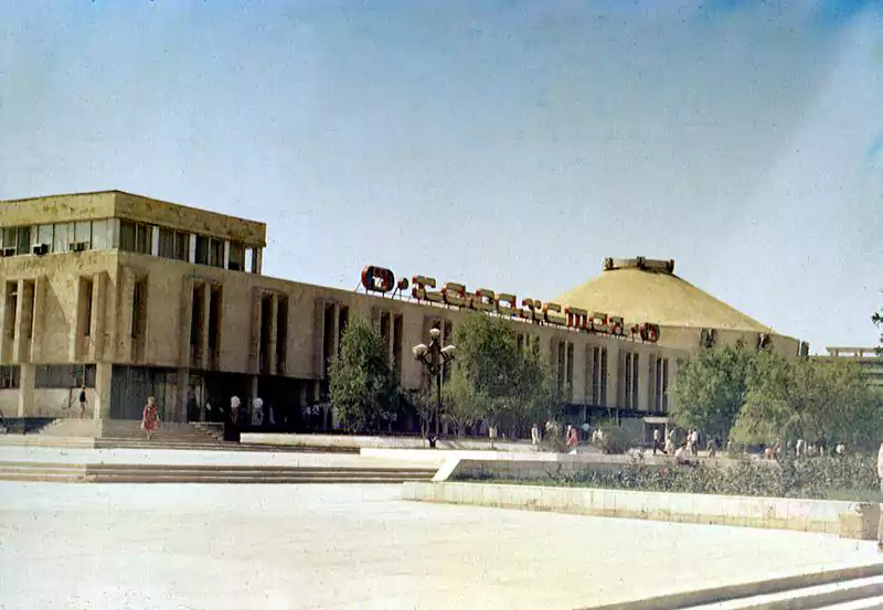 Торговый центр Казахстан (ШУМ) 1989 год.
