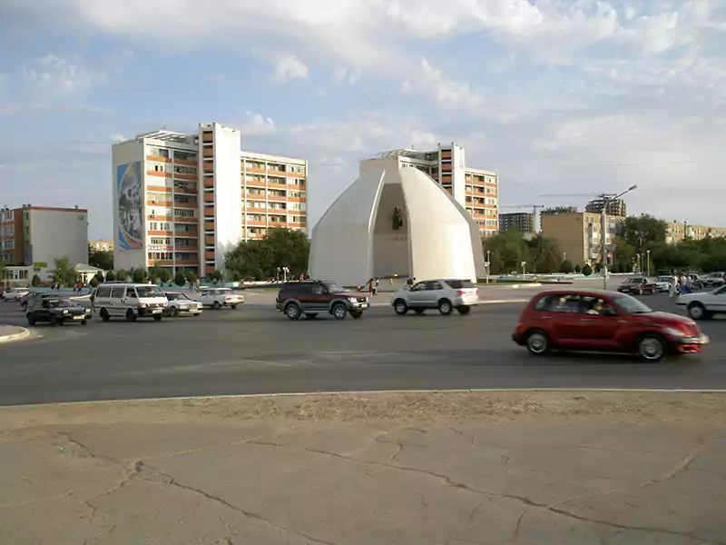 Монумент Вечный огонь в городе Актау (Шевченко)
