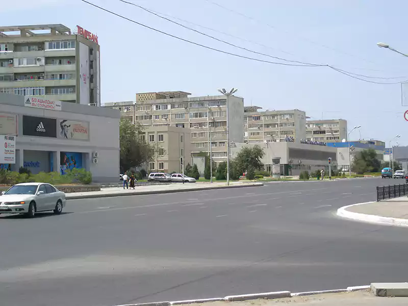 Центральная дорога с видом на 5 микрорайон в городе Актау (Шевченко)