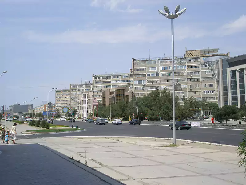 Центральная дорога с видом на 6 микрорайон в городе Актау (Шевченко)