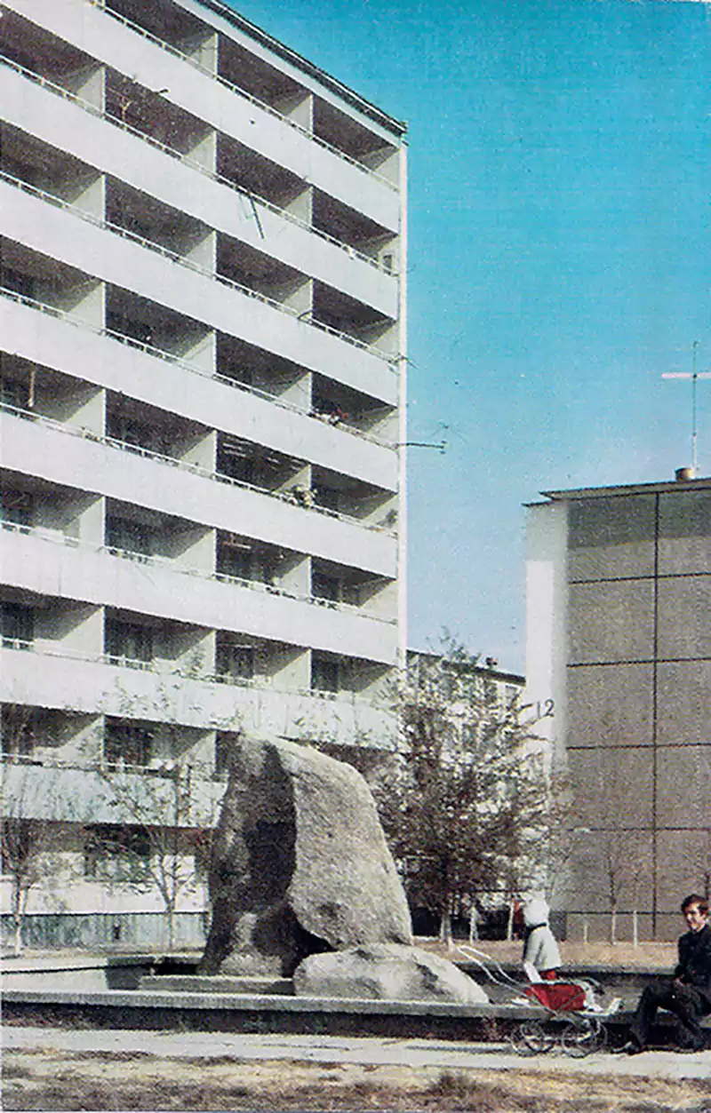 Город Навои. Декоративный бассейн в жилом районе. 1972 год.