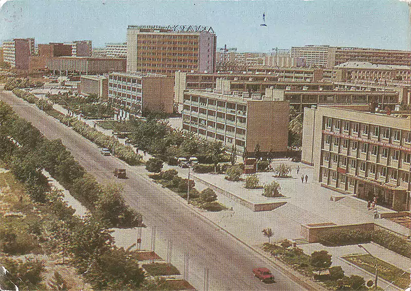 Открытка город Шевченко, улица Строительная 1974 год